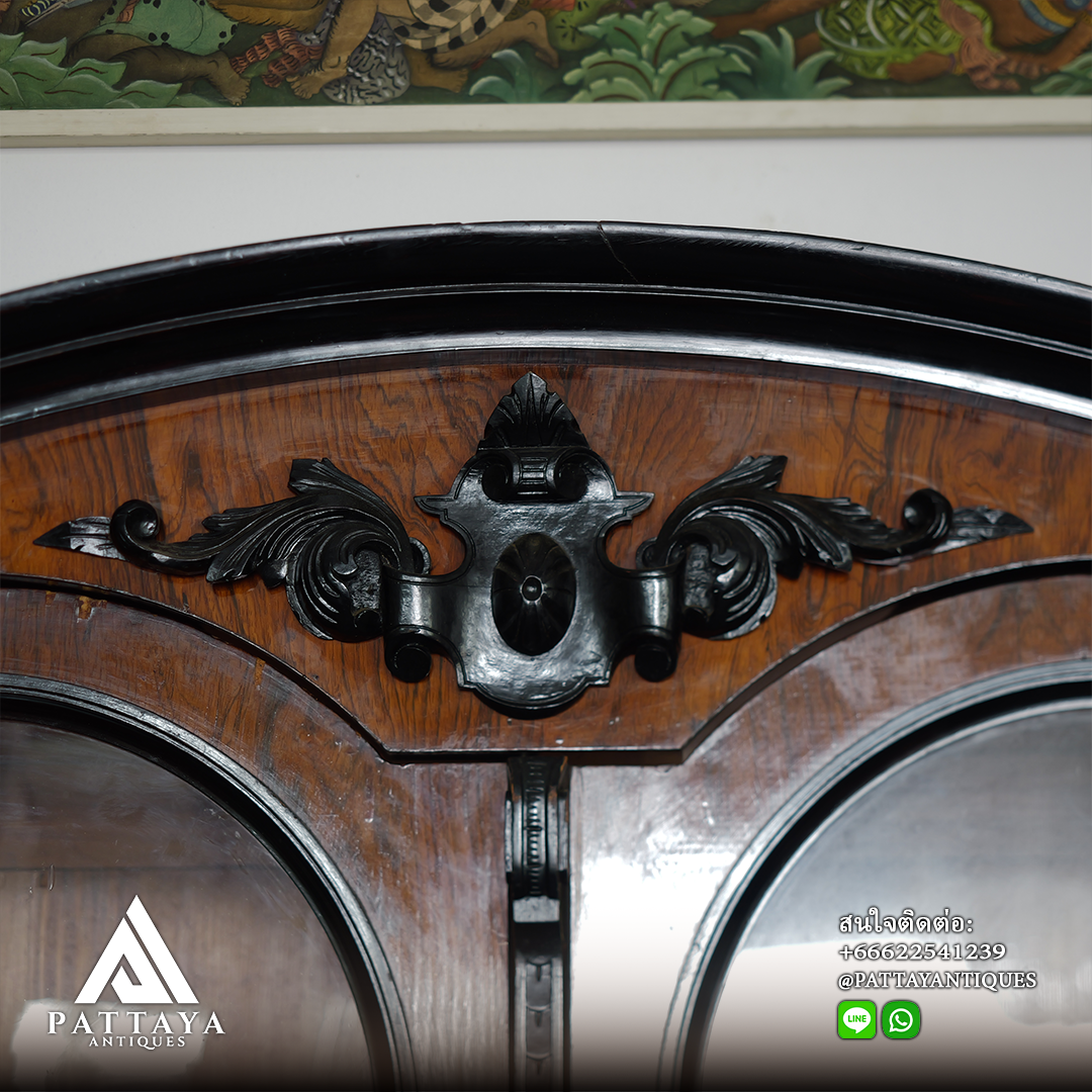 ตู้โชว์ Biedermeier สามารถตรวจสอบจากปี 1880