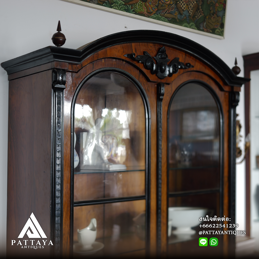 ตู้โชว์ Biedermeier สามารถตรวจสอบจากปี 1880