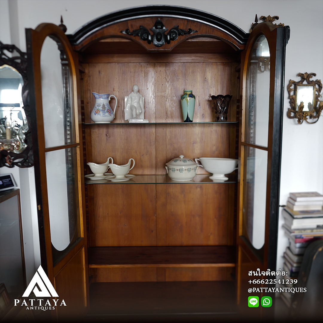 ตู้โชว์ Biedermeier สามารถตรวจสอบจากปี 1880